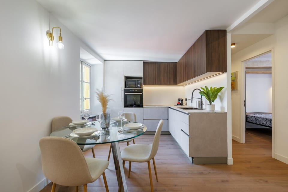 Bright 3 rooms apartment close to Place Massena Apartment in Nice