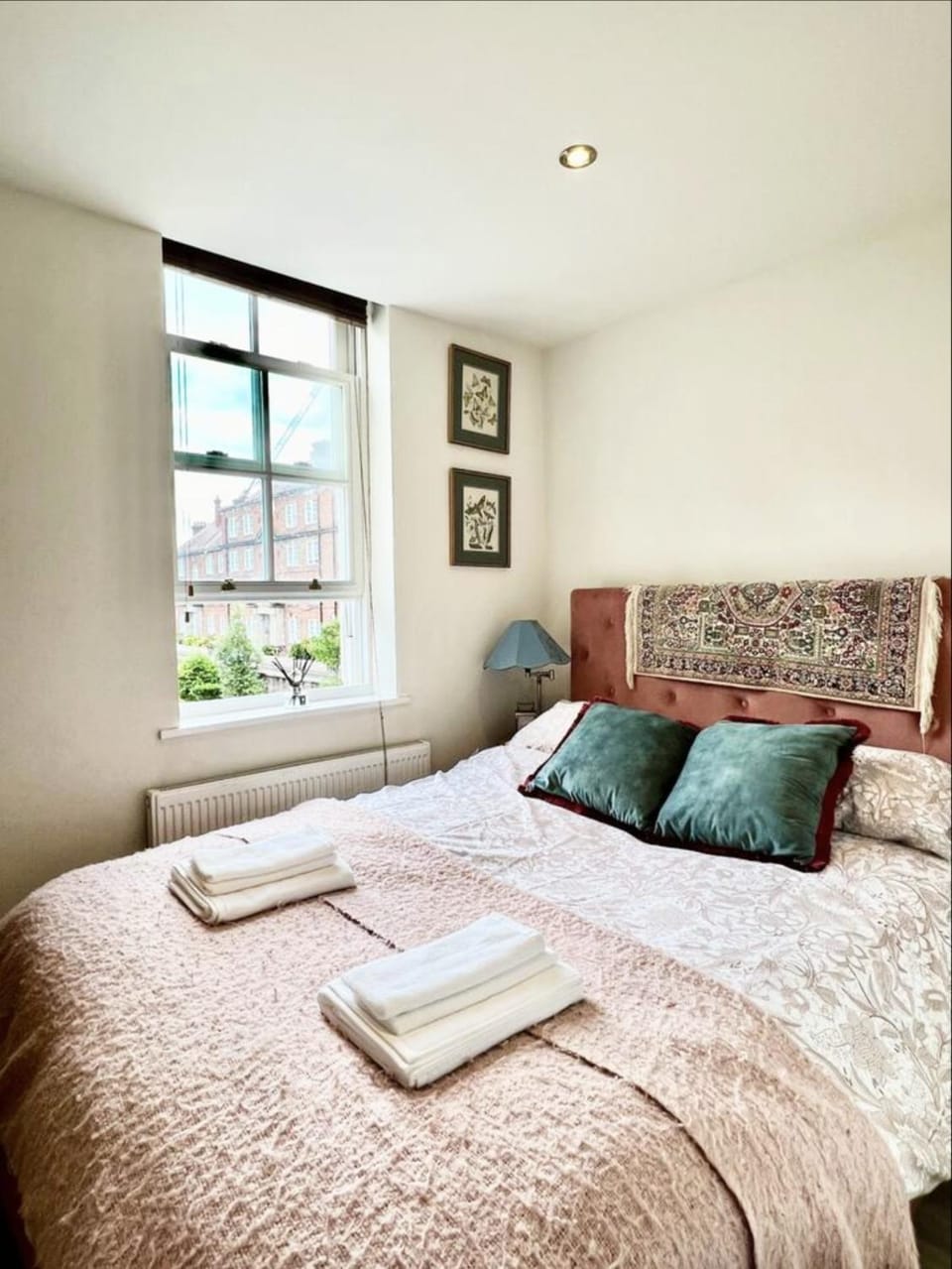 Bedroom, towels