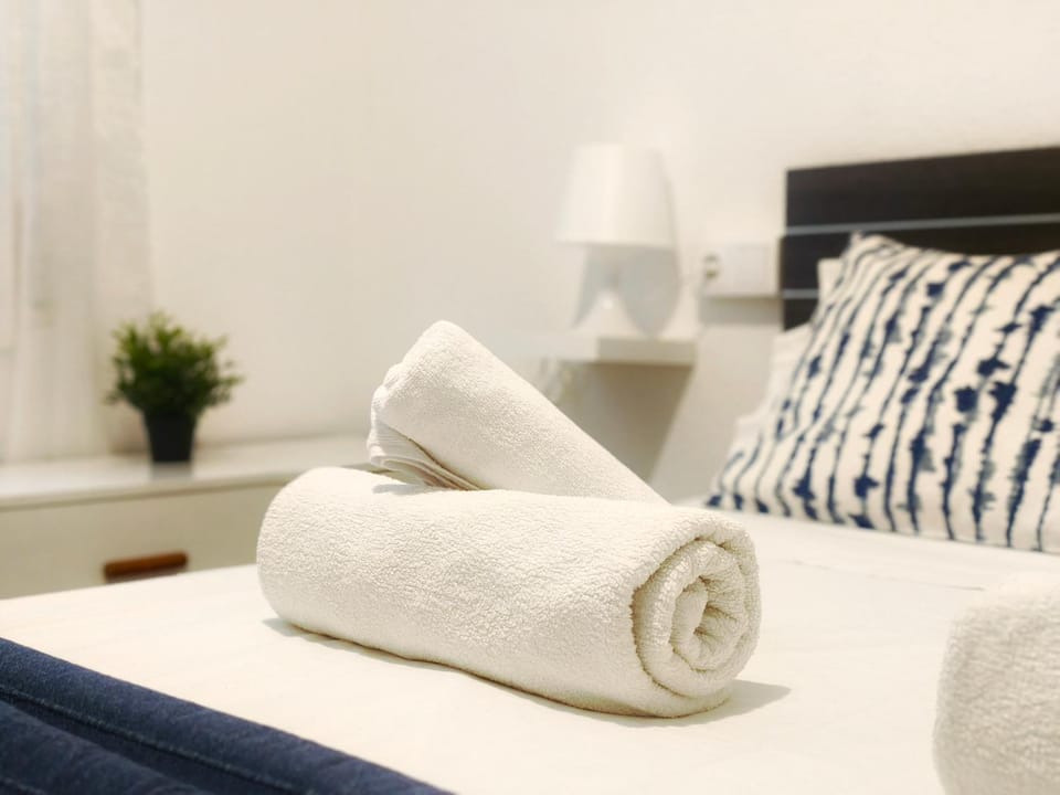 Bedroom, towels