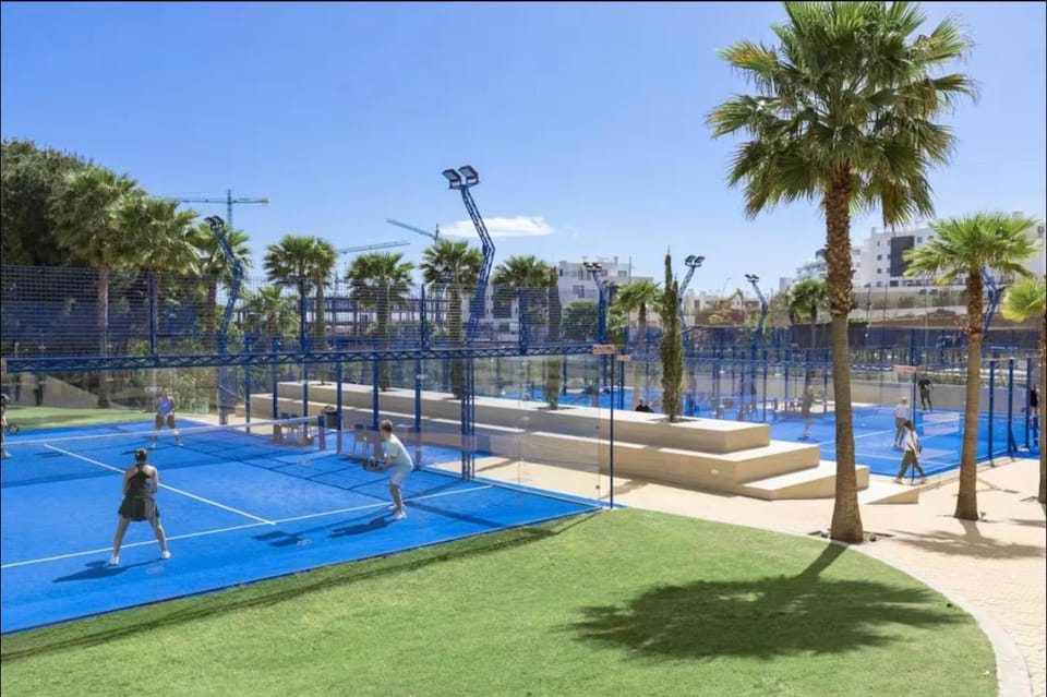 Squash, Tennis court, Tennis court