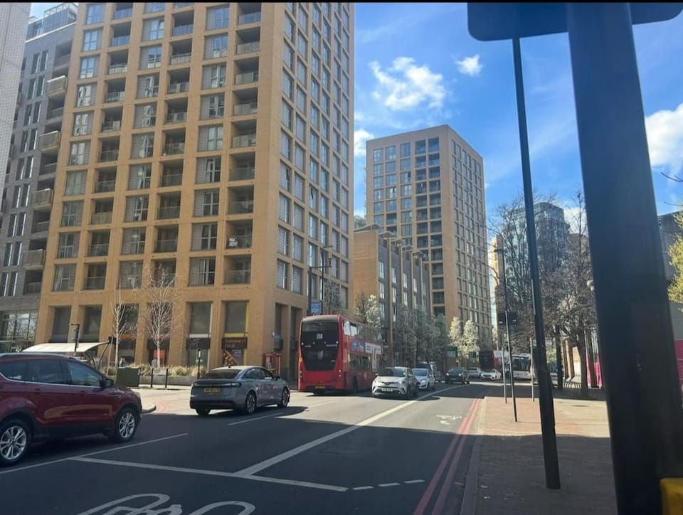 Central-Modern 1-Bed Apt,Sleep 4 -Near Train Station & Easy Access to Central London & City Centre Apartment in London Borough of Lewisham