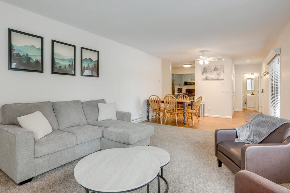 Walk to Golf Course! Clymer Summer Escape w/ Deck House in Allegheny River