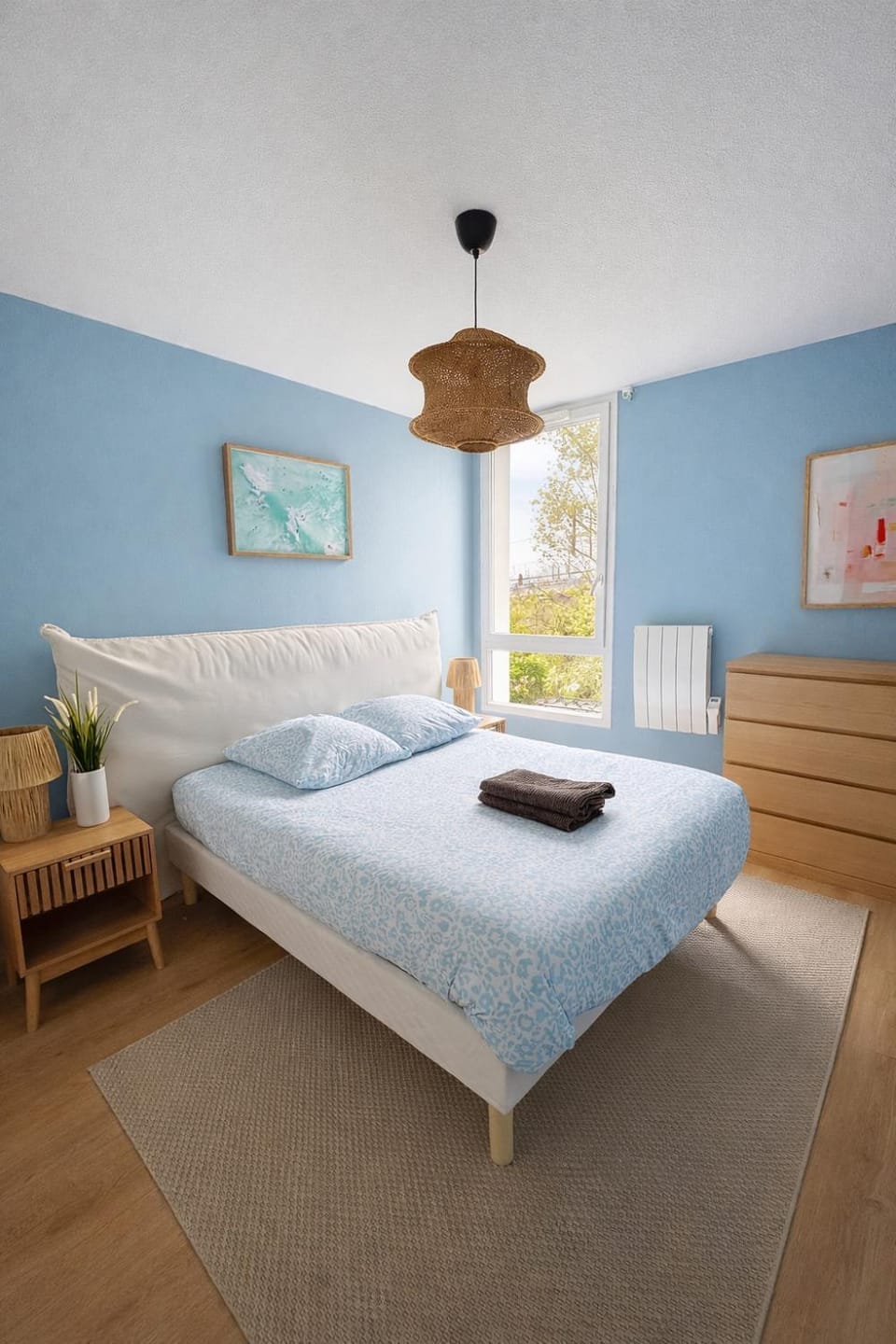 Bed, Photo of the whole room, Bedroom, towels
