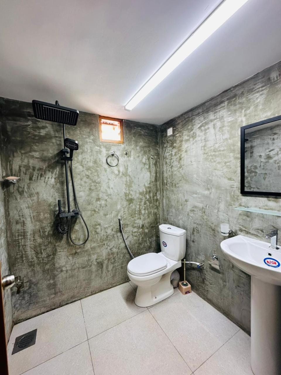 Shower, Toilet, Bathroom, bidet, towels