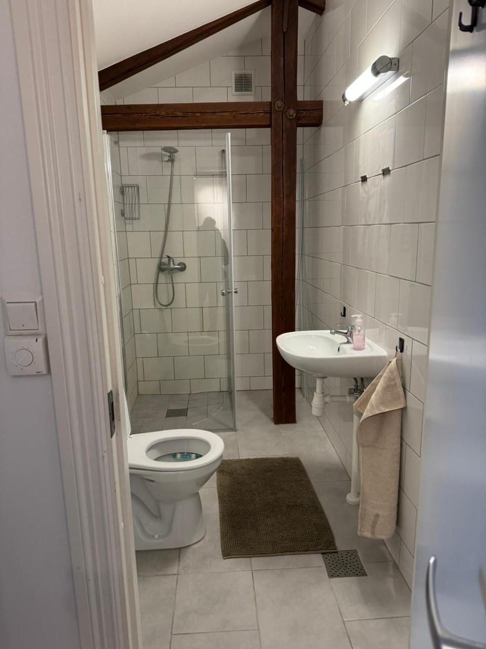 Cozy Budget Room in Central Oslo Shared Bathroom Vacation rental in Oslo