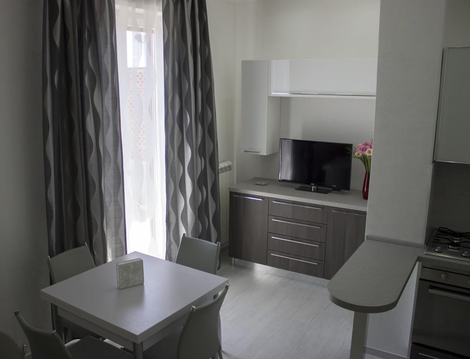 Communal lounge/ TV room, Communal kitchen