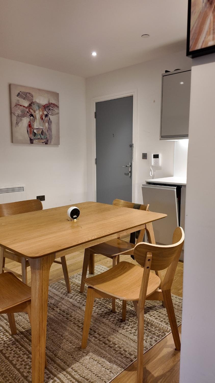 Modern City Apartment Work & Relax in Comfort Apartment in Birmingham