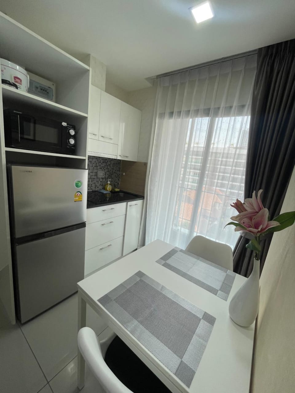 Cozy Condo with Swimming Pool, Gym, Sauna, Great Location, Near Beach, Easy Transport - Guest Friendly Apartment in Pattaya City