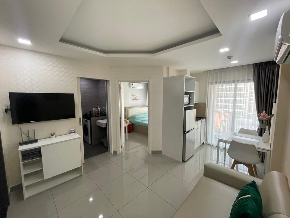 Cozy Condo with Swimming Pool, Gym, Sauna, Great Location, Near Beach, Easy Transport - Guest Friendly Apartment in Pattaya City
