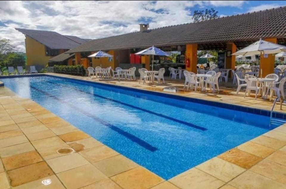 Property building, Patio, Restaurant/places to eat, Day, Lounge or bar, Pool view, Swimming pool, sunbed