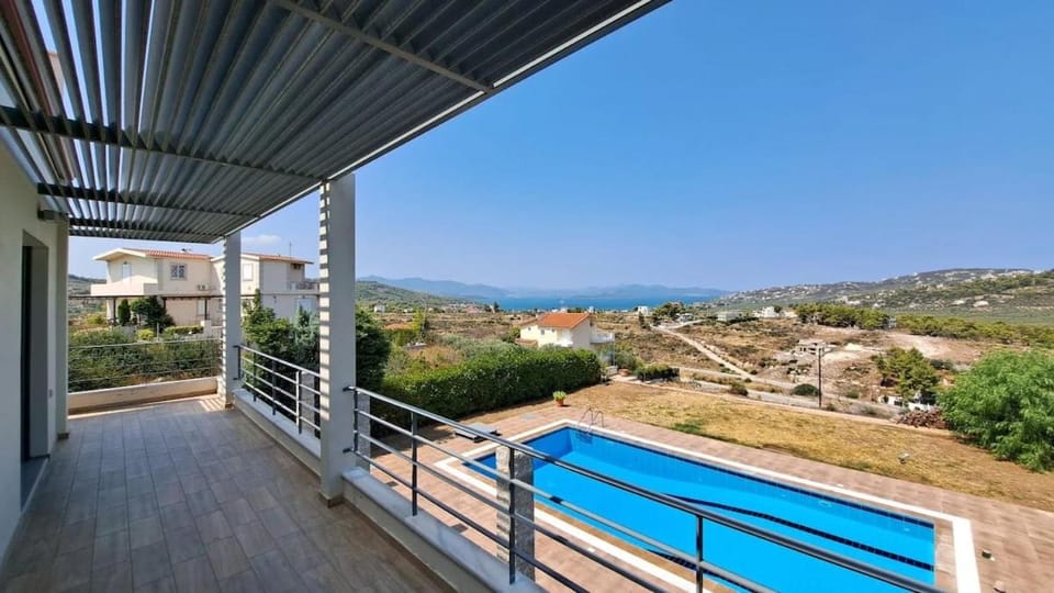 Natural landscape, View (from property/room), Balcony/Terrace, Mountain view, Pool view, Sea view, Swimming pool