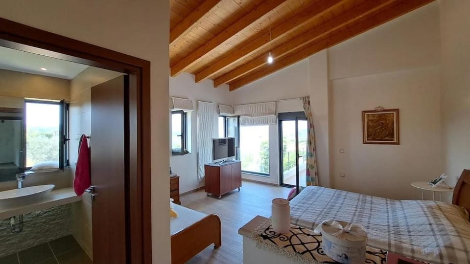 Bed, Bathroom, Bedroom, Bath, towels, air conditioner