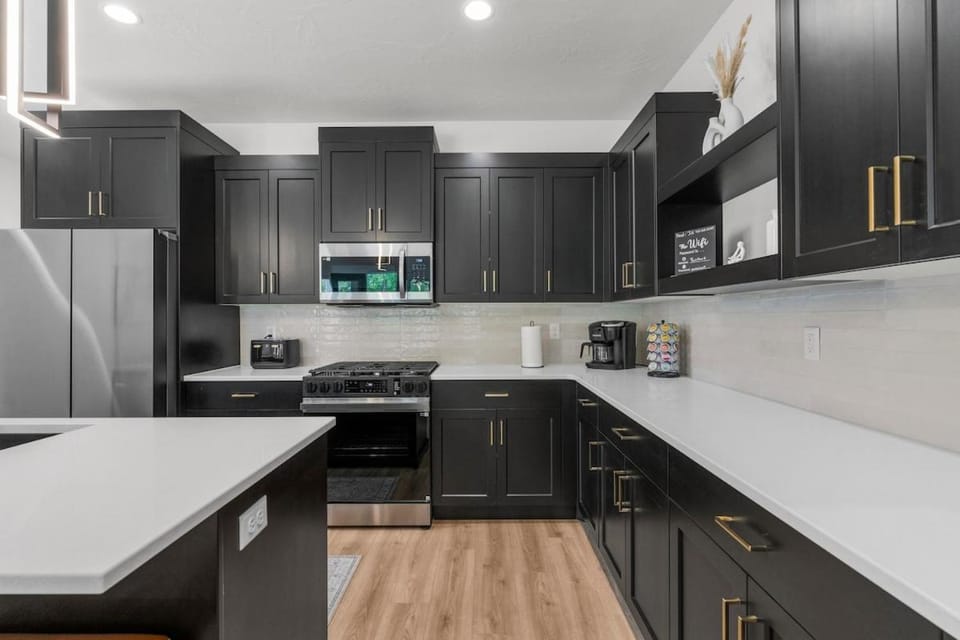 4- Balcony Loft Overlooking Park, Walkable, minutes to Zion Apartment in Hurricane