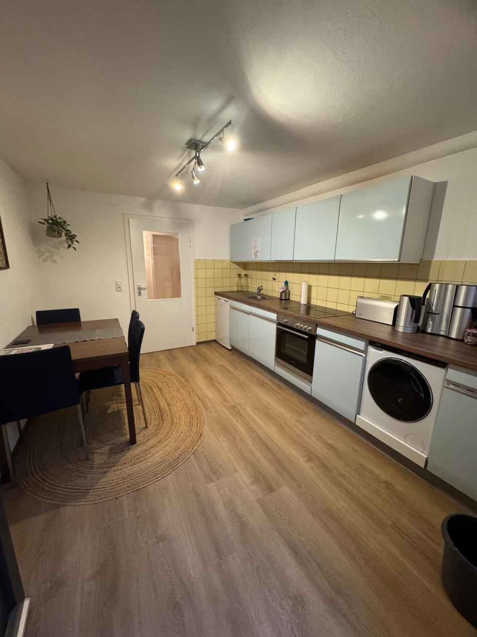 Facade/entrance, Dining area, washing machine, kitchen