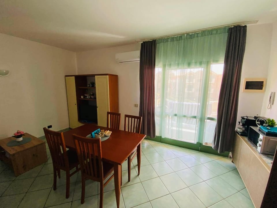 Santa Maria, 4min to Beach - Pool, AC, WiFi, De'Longhi coffee maker Apartment in Santa Maria