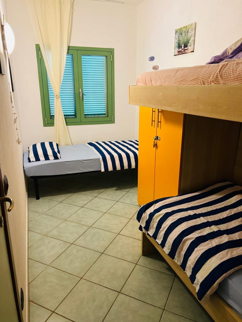 Bed, Photo of the whole room, Bedroom, bunk bed