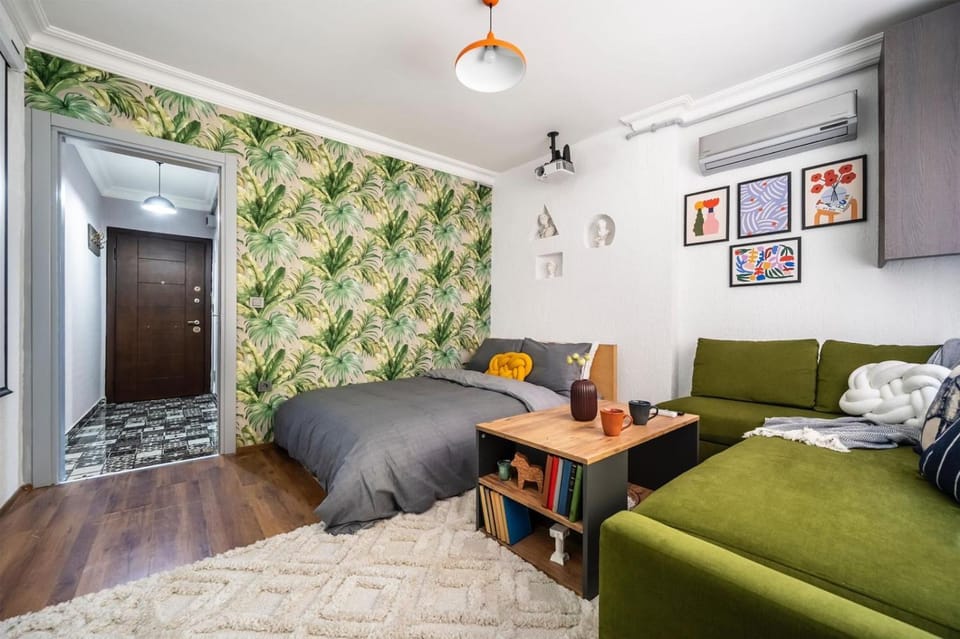 Bed, Photo of the whole room, Seating area, Bedroom