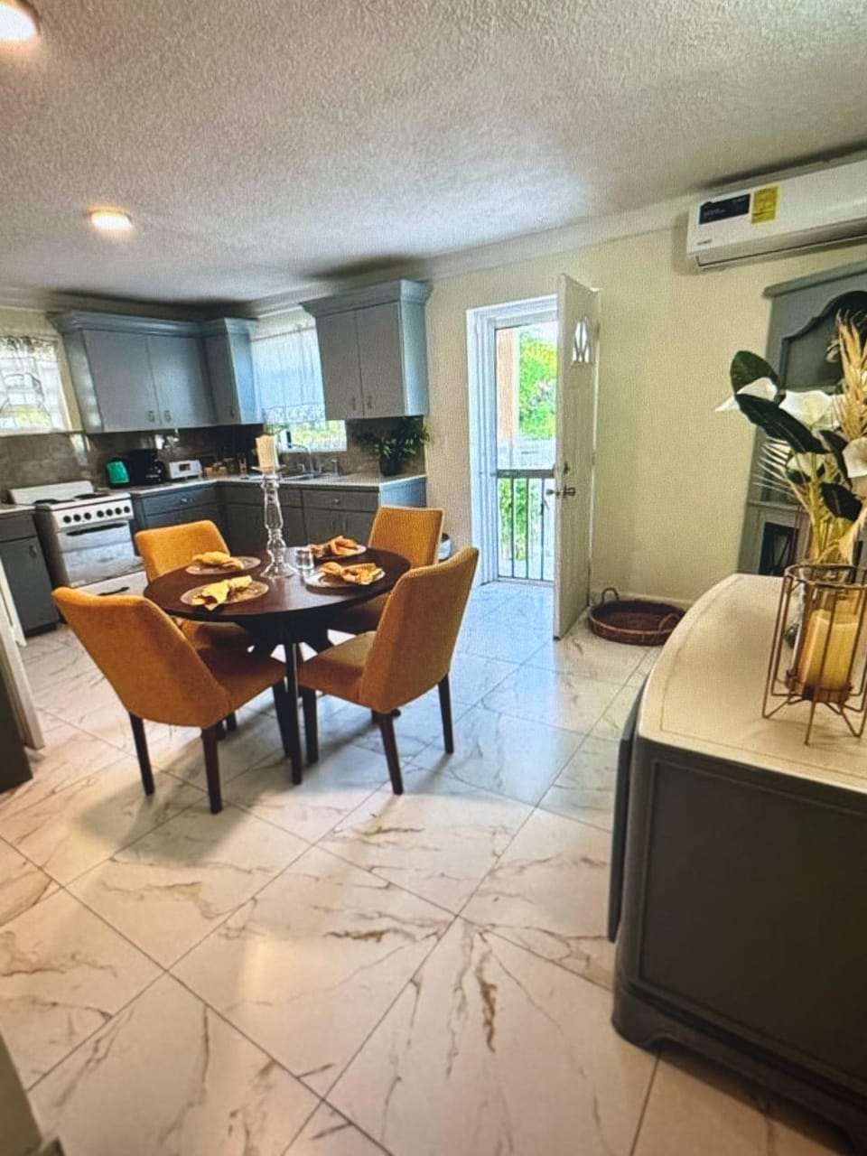 Peaceful Hideaway Apartment in Grace Bay