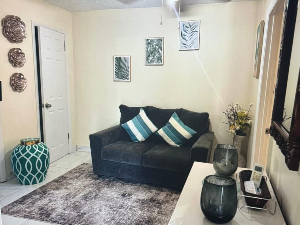 Peaceful Hideaway Apartment in Grace Bay