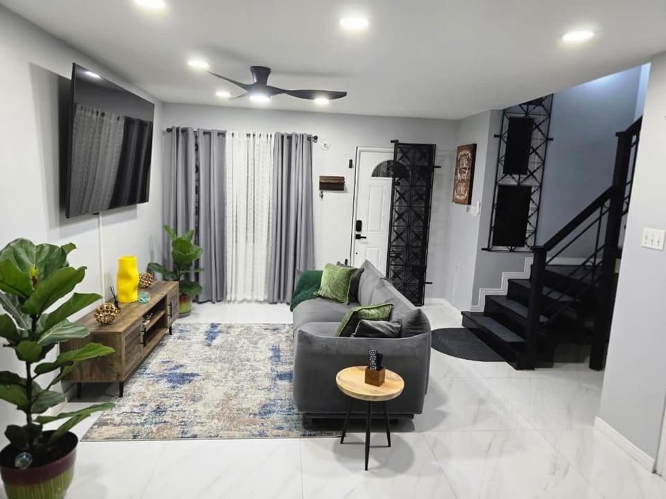 Modern 1 BedRoom with 2 Bath 24Hr Security Apartment in Portmore