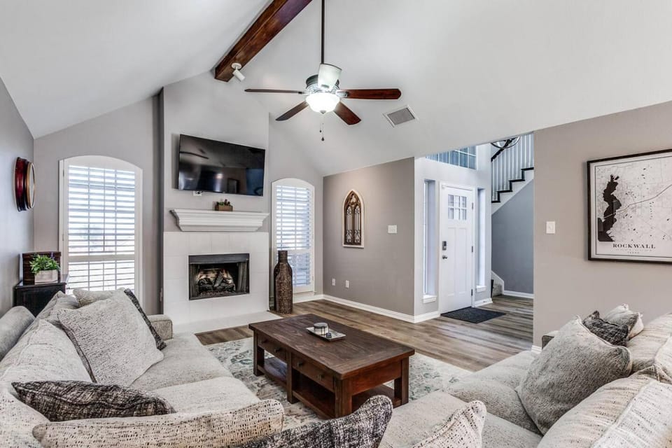 Rockwall Luxury Retreat-Pool/Spa/Patio/Gameroom House in Rockwall