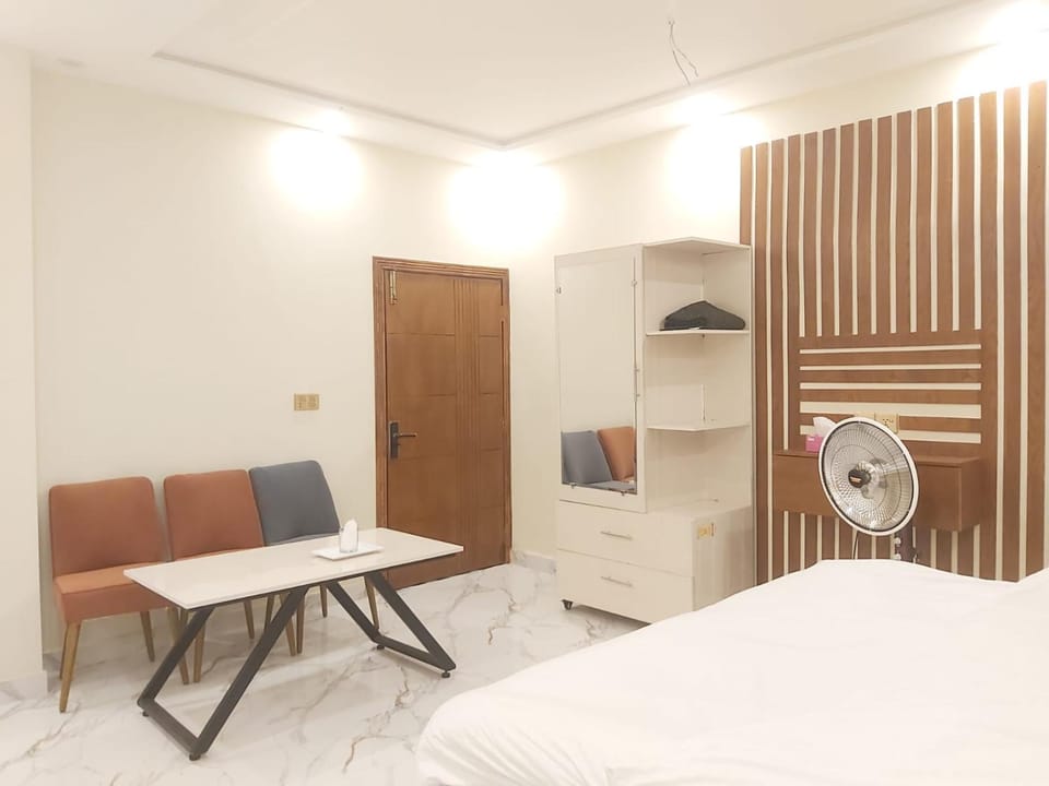 Dove INN Express II Hotel in Lahore