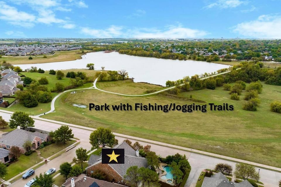Rockwall Urban Oasis-Pool/Spa/Games/Park/Lakeside House in Rockwall