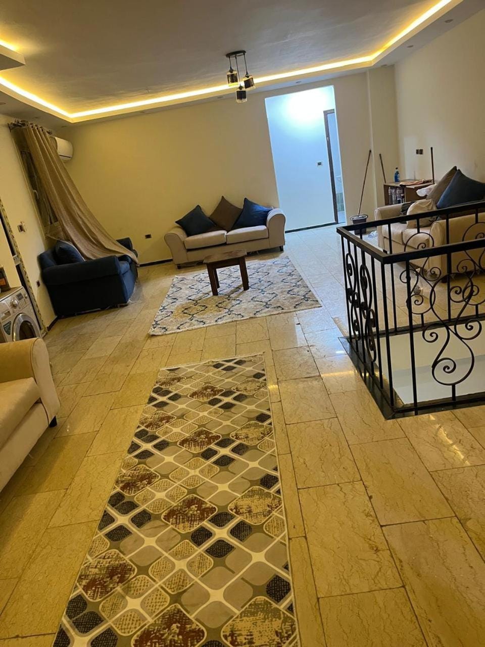 Living room, Seating area