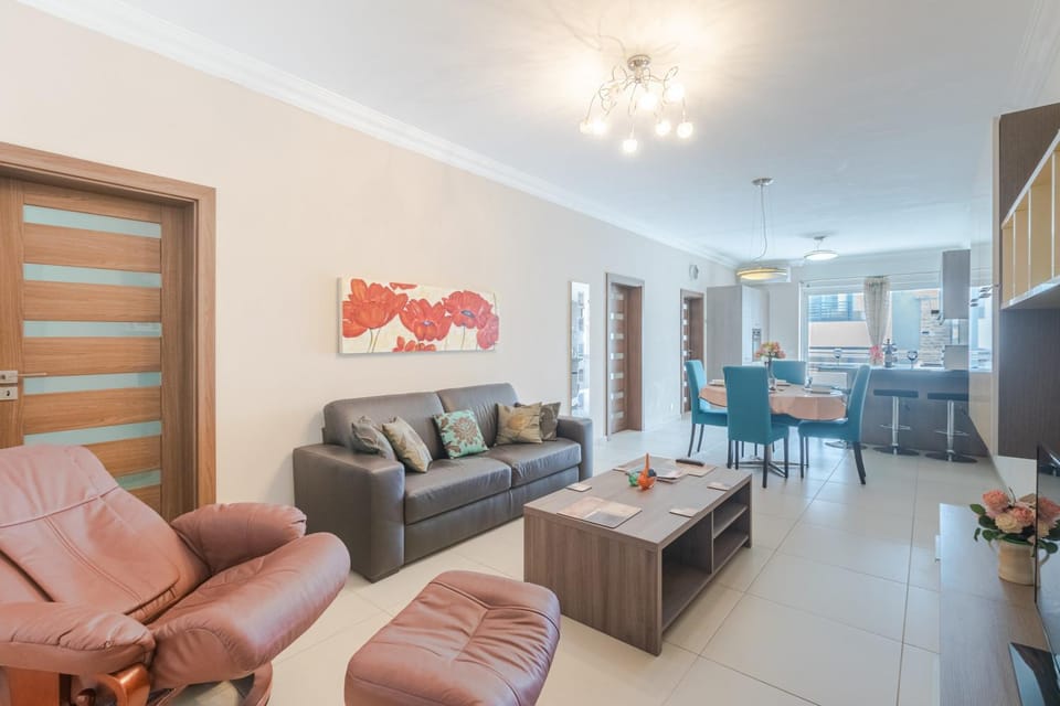 Balluta Bay Modern 2 Bedroom Apartment with Balcony Apartment in Sliema