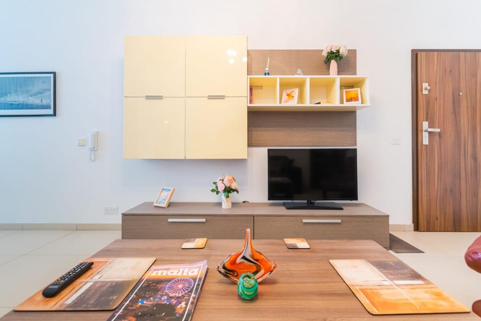 Balluta Bay Modern 2 Bedroom Apartment with Balcony Apartment in Sliema