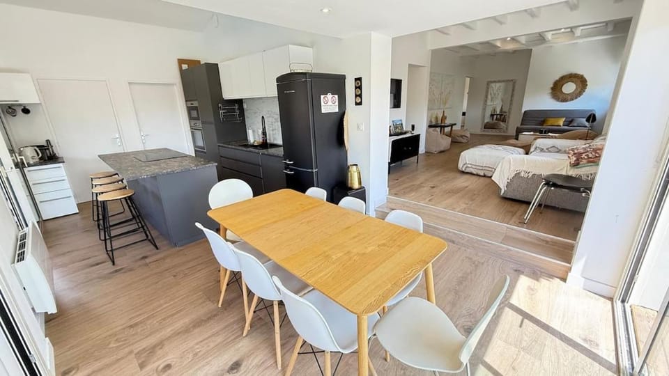 Maison 2 chambres avec jacuzzi et piscine House in Arès