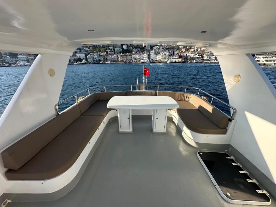 Rotavira YAT KİRALAMA PLATFORMU Docked boat in Istanbul