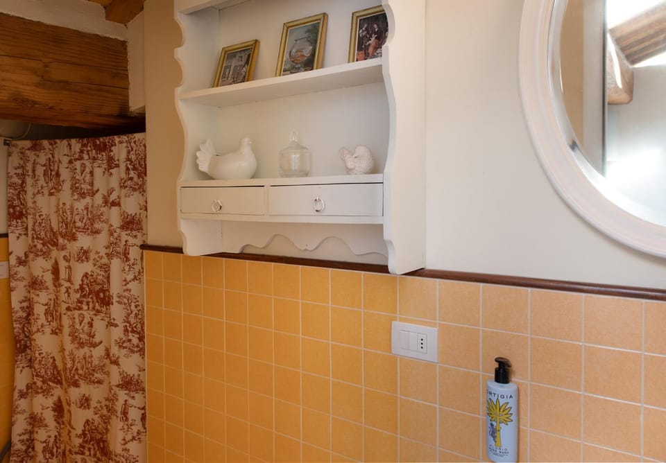Bathroom, Kitchen or kitchenette