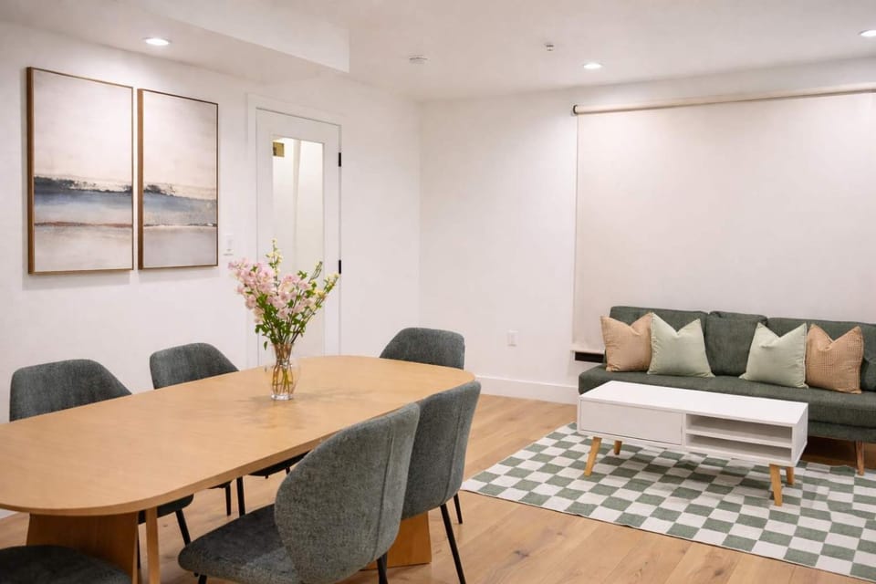 Calm Luxe Ensuite Room near USC-Shared Home Apartment in Los Angeles