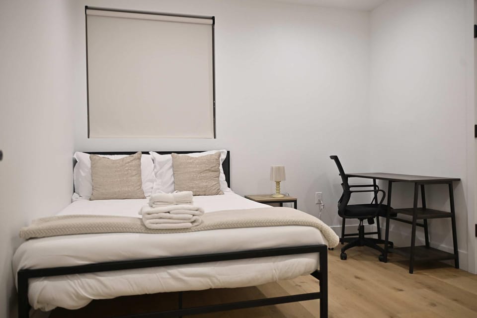 Calm Luxe Ensuite Room near USC-Shared Home Apartment in Los Angeles
