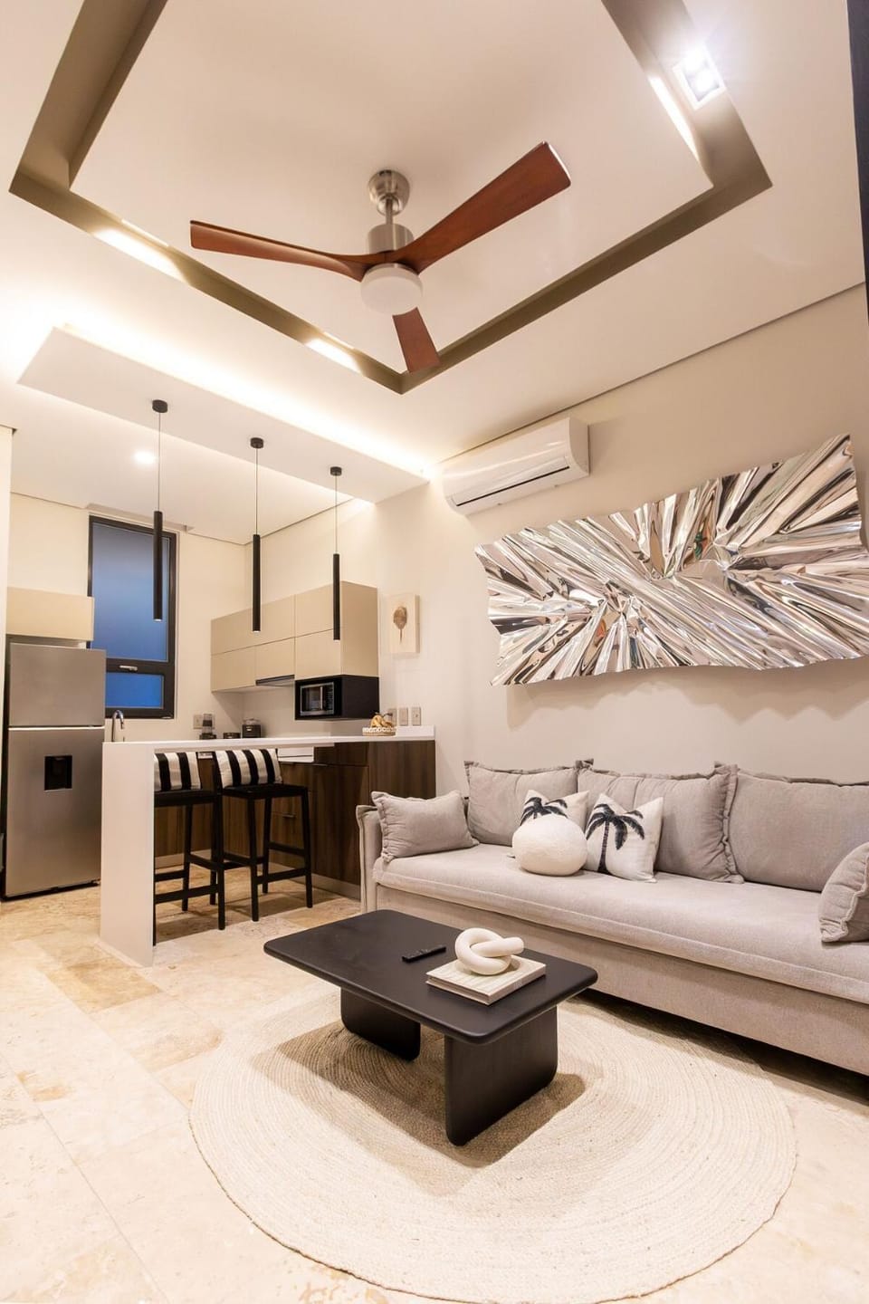 TV and multimedia, Living room, Seating area, Dining area, air conditioner