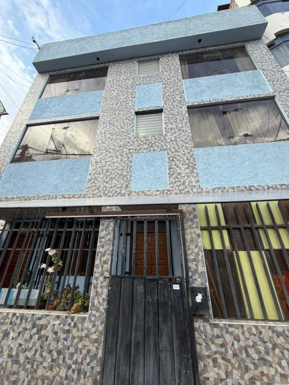 Facade/entrance