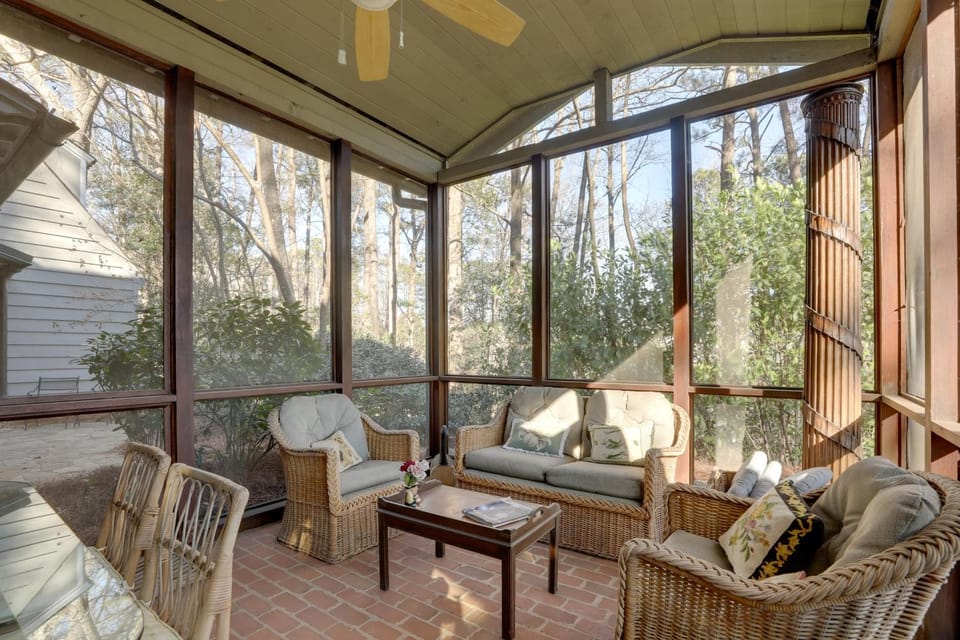 5 Mi to Truist Park: Opulent Home w/ City Views! House in Buckhead