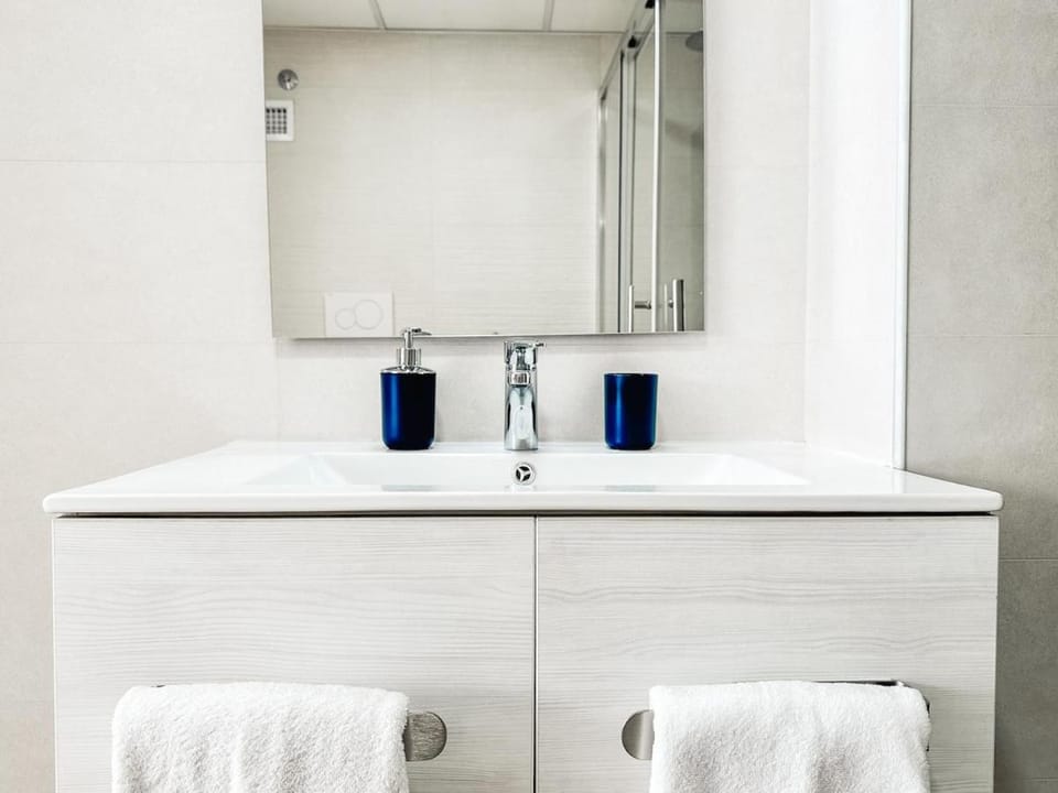 Bathroom, towels