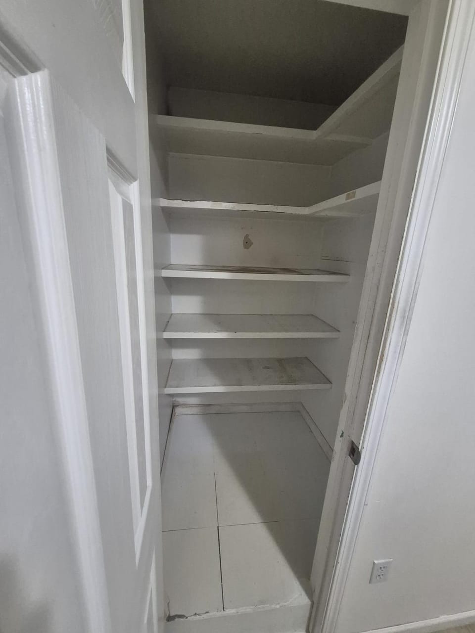 4 Private rooms with built-in closet & desk Bed and Breakfast in Edmonton