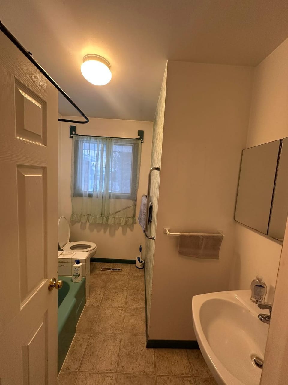 4 Private rooms with built-in closet & desk Bed and Breakfast in Edmonton