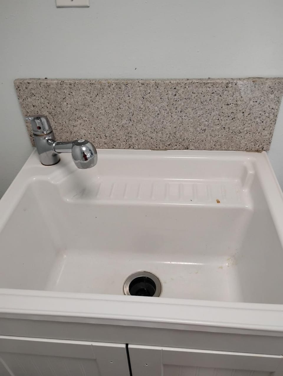 Gated 1 King BR1 Bath Apt with Full Kitchen 124 Apartment in Baton Rouge