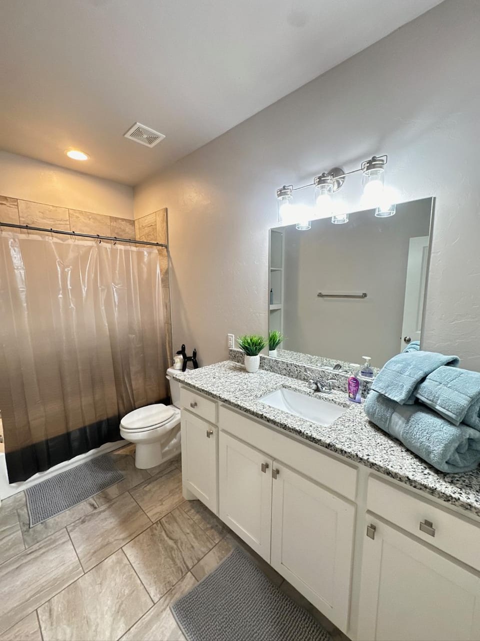 Luxury 3BR Townhome Stay House in Edmond