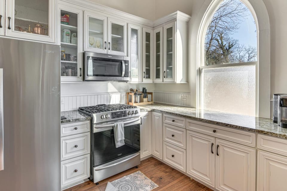 'The Sanctuary' in Historic Dtwn Staunton House in Staunton