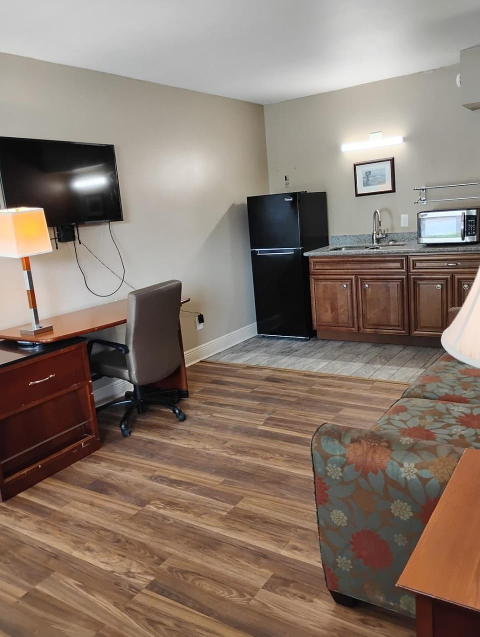 Gated 1 King BR 2 Bath Apt with Full Kitchen 126 Apartment in Baton Rouge