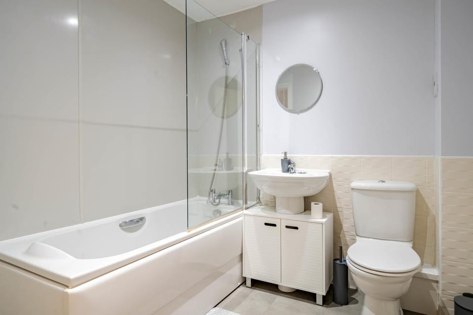 Shower, Toilet, Bathroom, Other, Bath, towels