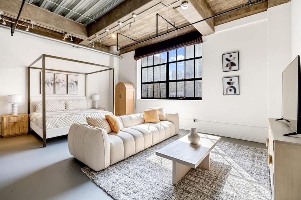 DTLA Boutique Loft w Rooftop Pool Hot Tub Apartment in Los Angeles
