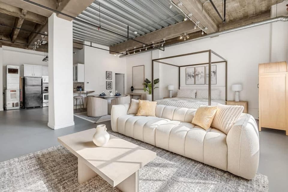 DTLA Boutique Loft w Rooftop Pool Hot Tub Apartment in Los Angeles