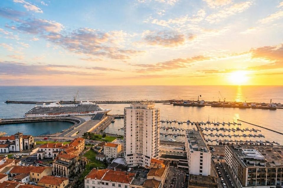 Highest Vacation Home in Azores-Deluxe Penthouse Apartment in Ponta Delgada