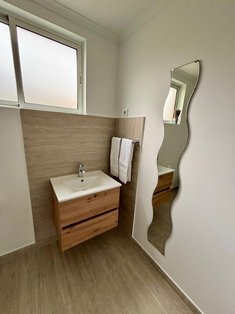Bathroom, towels